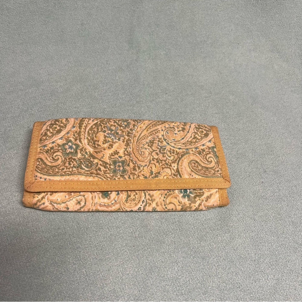 Donna Sharp fabric Paisley Clutch wallet multiple pockets‎ and slots zip coin